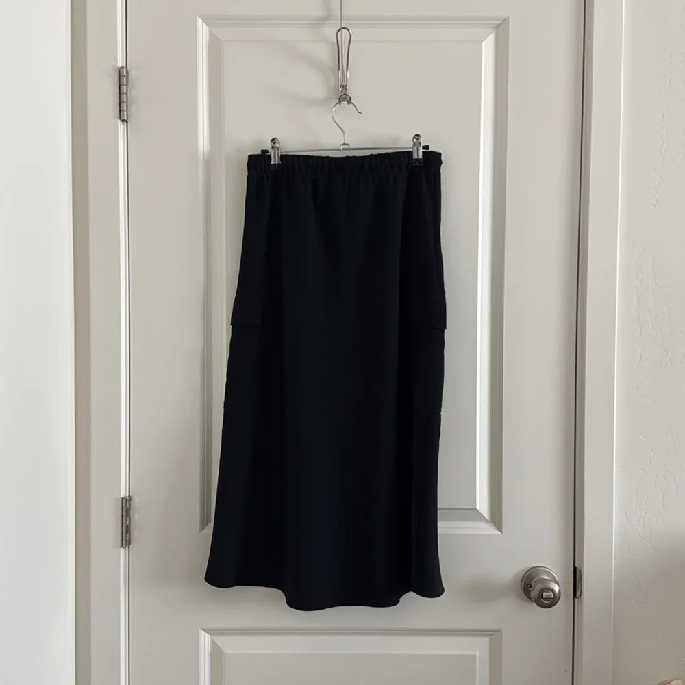 Aritzia Wilfred Muse Cargo Midi Skirt - Black (S)